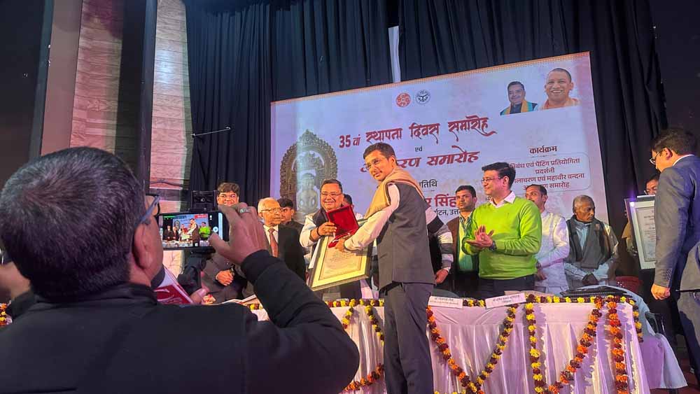 देश के सात सम्मानित हुए लोगो में ललितपुर से डा.विकास जैन को मिला सम्मान